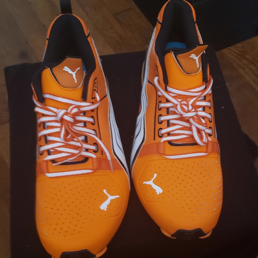 NEW PUMA UNISEX RUNNING SMEAKER BRIGHT ORANGE AND BLACK